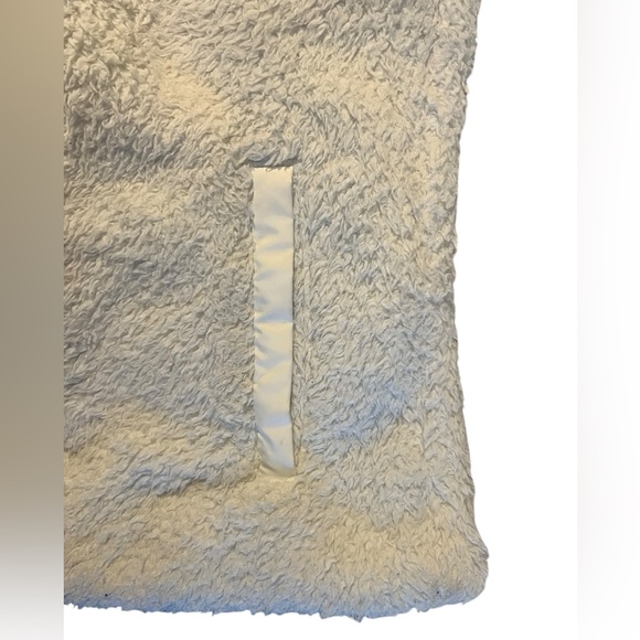 Patagonia Women’s Los Gatos Vest in White - Picture 5 of 11